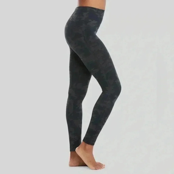 SPANX seamless camo leggings size medium 24” inseam NWOT - Picture 3 of 6